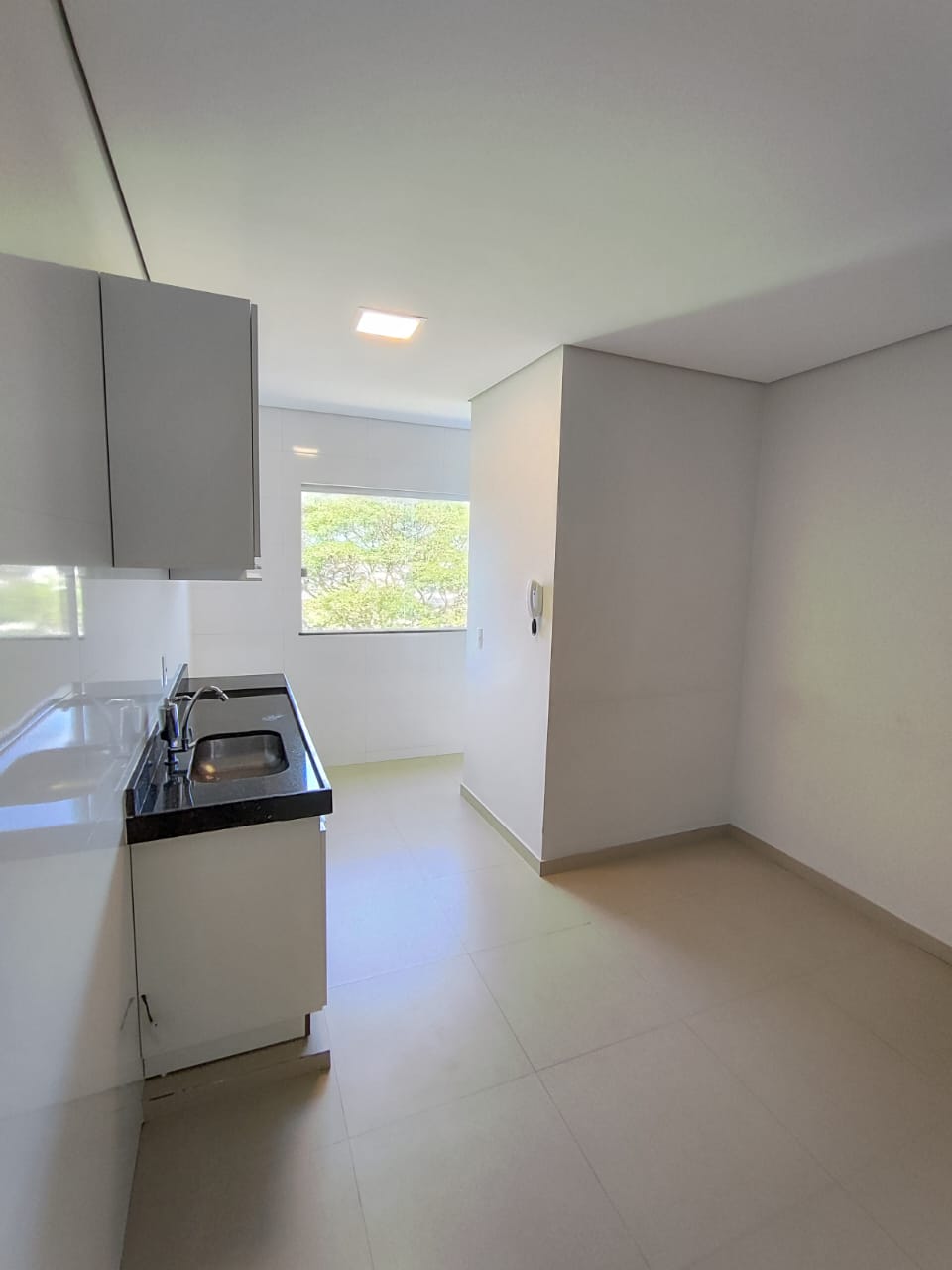 Aluga Apartamento com 3/4 no Centro (Próx. a faculdade Pitágoras -3º ANDAR)