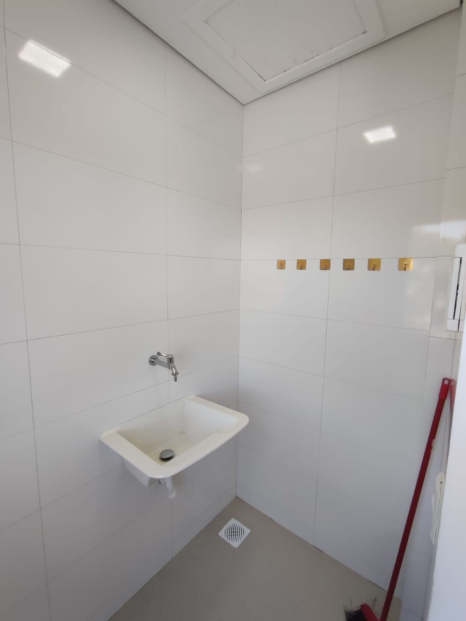 Aluga Apartamento com 3/4 no Centro (Próx. a faculdade Pitágoras -3º ANDAR)