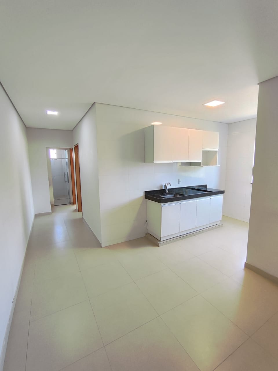 Aluga Apartamento com 3/4 no Centro (Próx. a faculdade Pitágoras -3º ANDAR)
