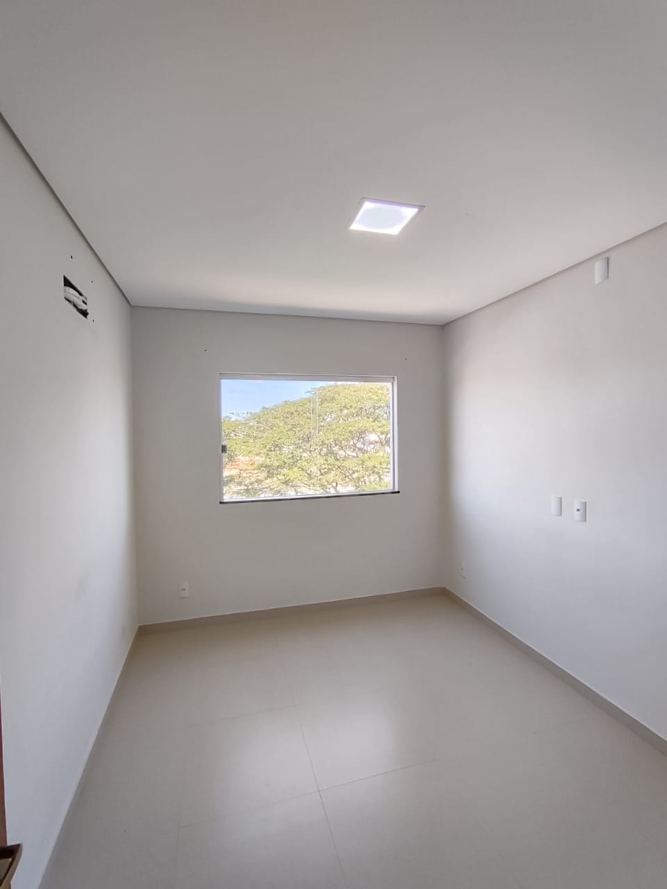 Aluga Apartamento com 3/4 no Centro (Próx. a faculdade Pitágoras -3º ANDAR)