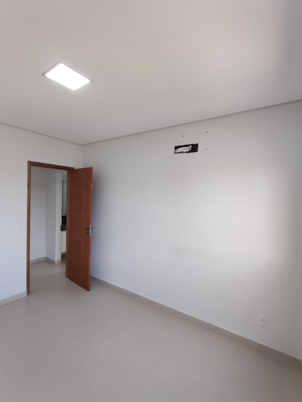 Aluga Apartamento com 3/4 no Centro (Próx. a faculdade Pitágoras -3º ANDAR)