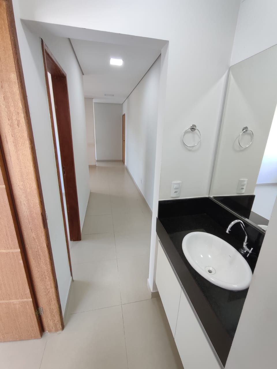 Aluga Apartamento com 3/4 no Centro (Próx. a faculdade Pitágoras -3º ANDAR)