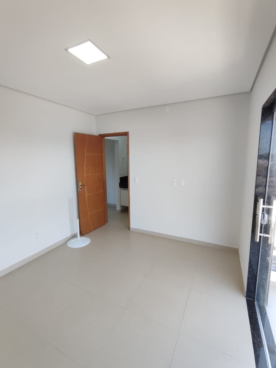 Aluga Apartamento com 3/4 no Centro (Próx. a faculdade Pitágoras -3º ANDAR)