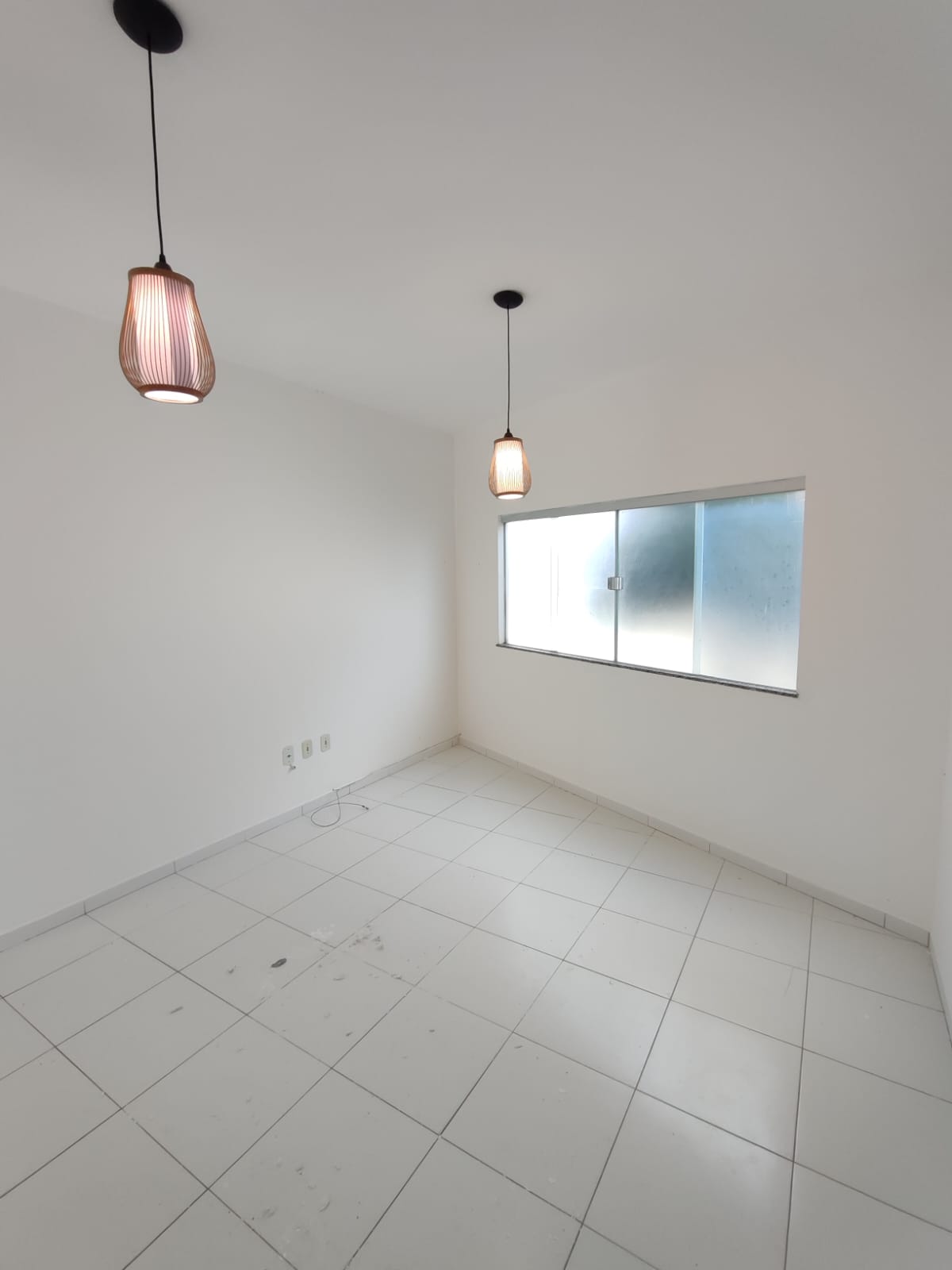 Aluga Apartamento Térreo (Fundos) no Bairro Alamar