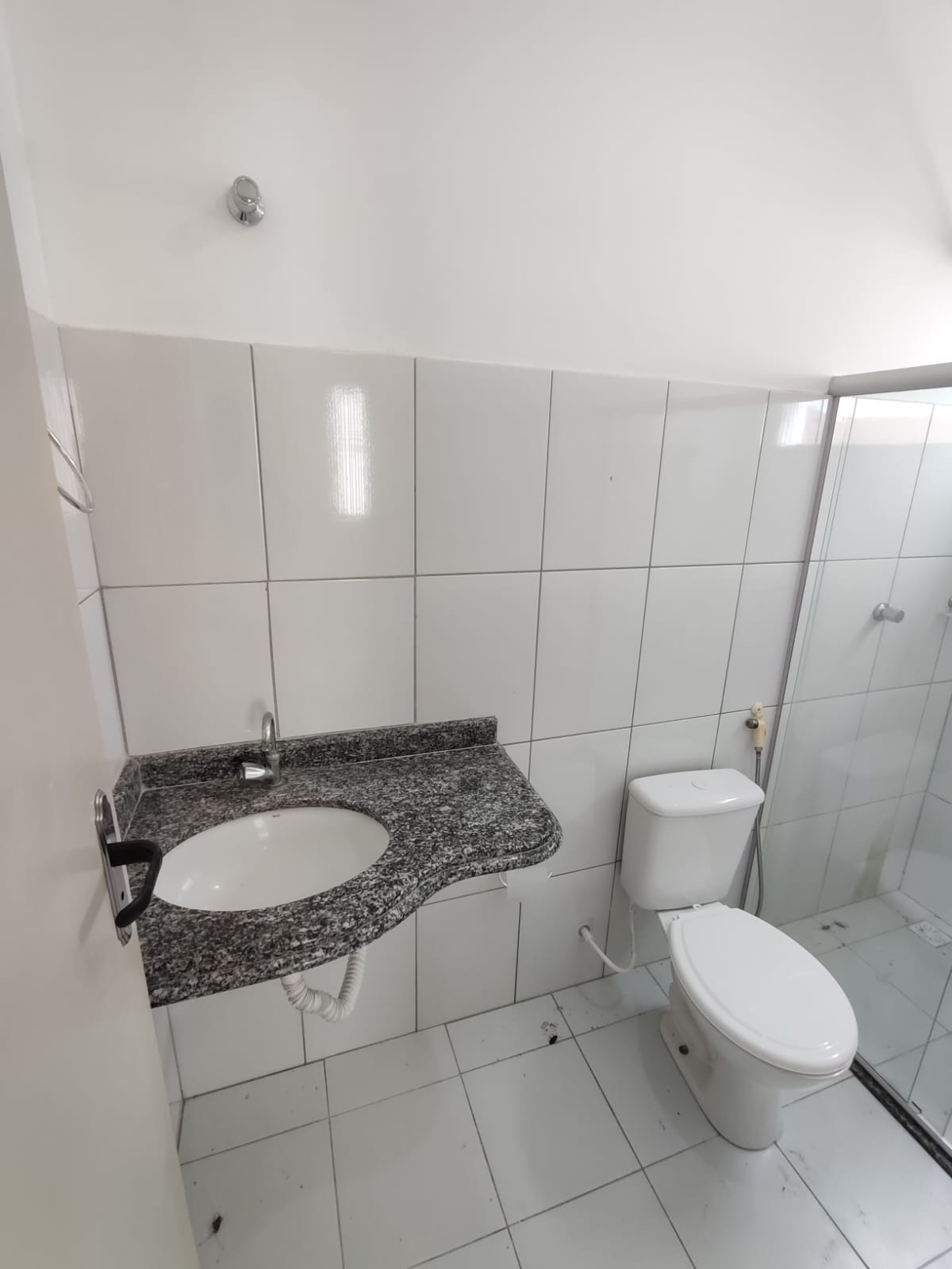 Aluga Apartamento Térreo (Fundos) no Bairro Alamar