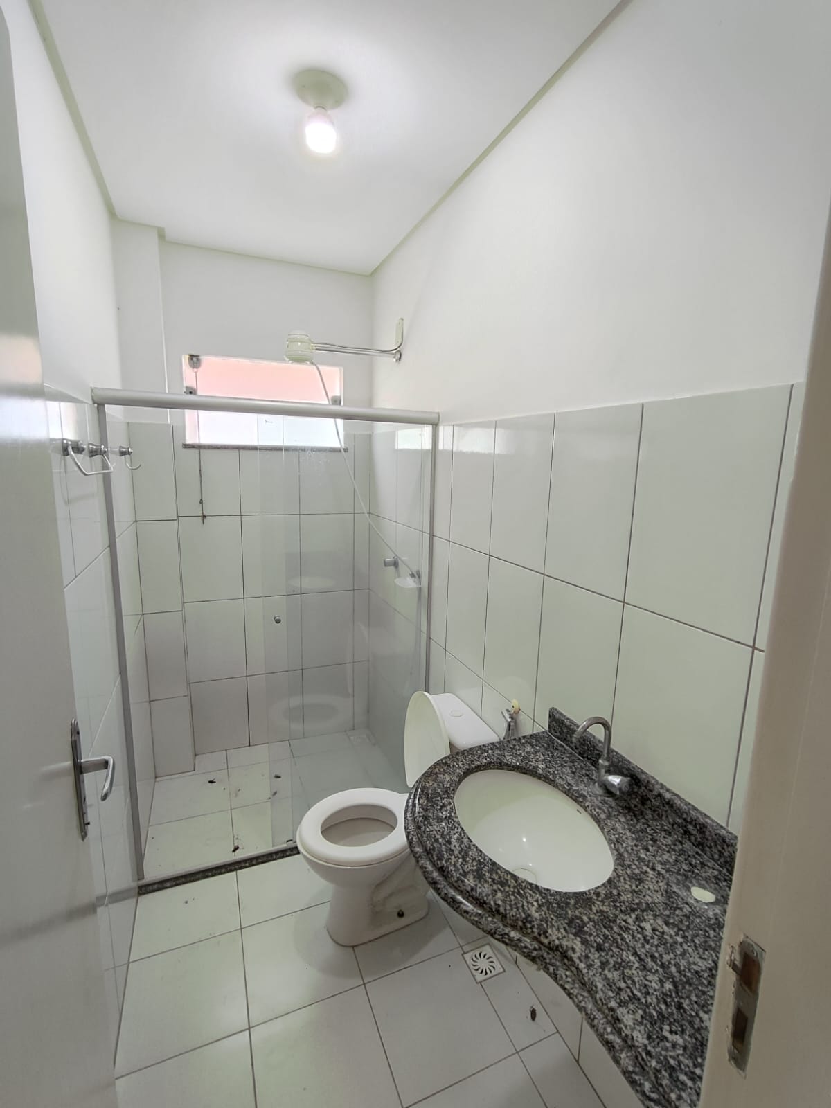 Aluga Apartamento Térreo (Fundos) no Bairro Alamar
