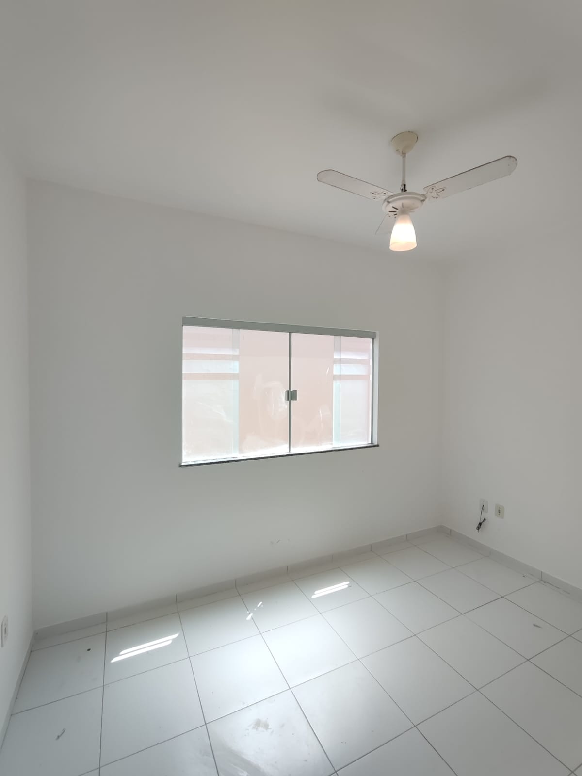 Aluga Apartamento Térreo (Fundos) no Bairro Alamar