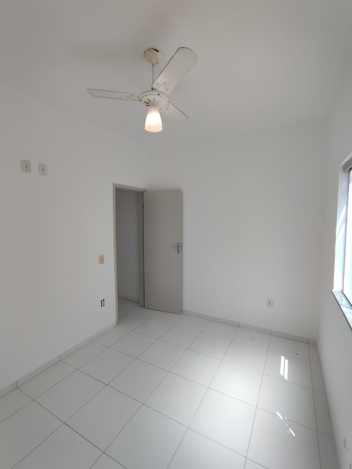 Aluga Apartamento Térreo (Fundos) no Bairro Alamar