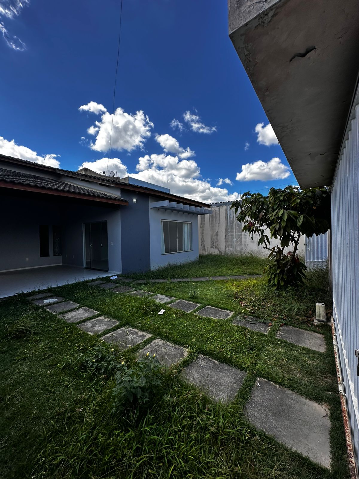 Vende Casa Ampla no bairro Dinah Borges 