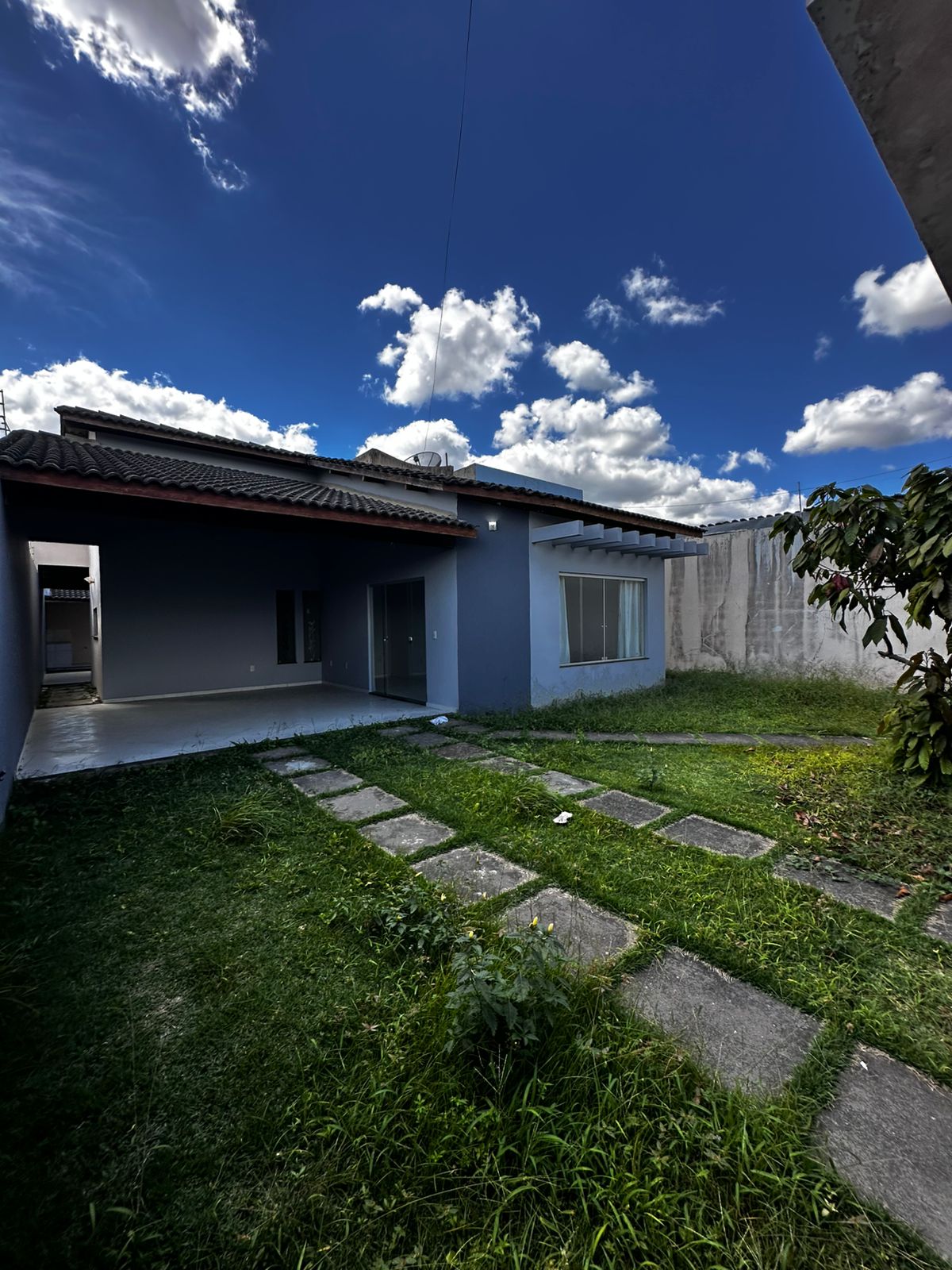 Vende Casa Ampla no bairro Dinah Borges 