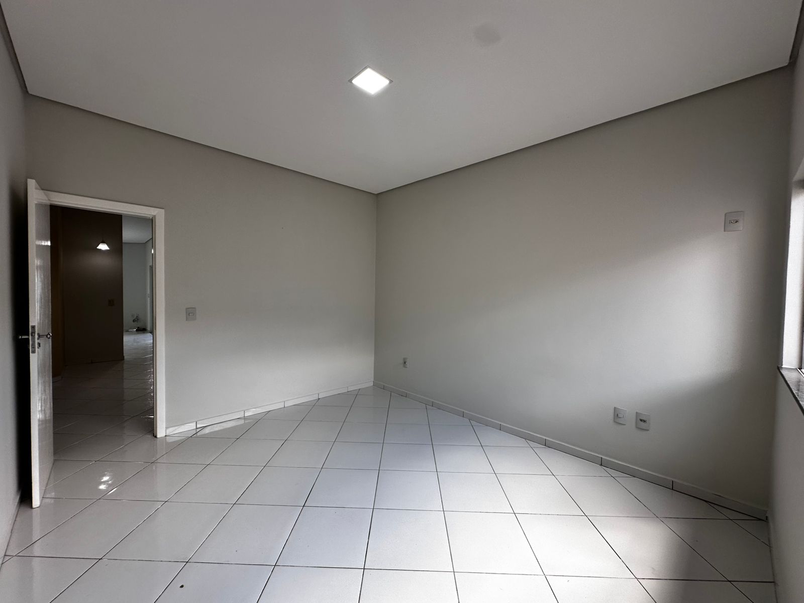 Vende Casa Ampla no bairro Dinah Borges 
