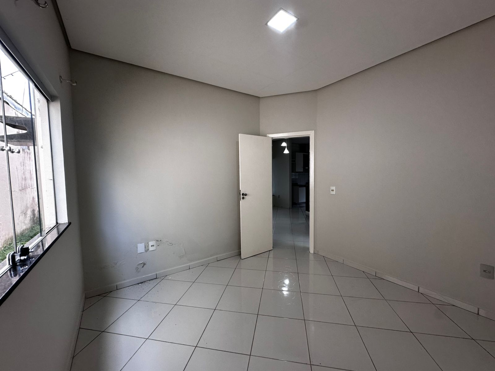 Vende Casa Ampla no bairro Dinah Borges 
