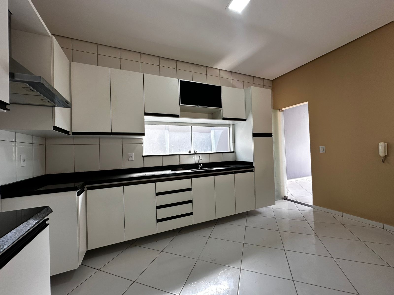 Vende Casa Ampla no bairro Dinah Borges 