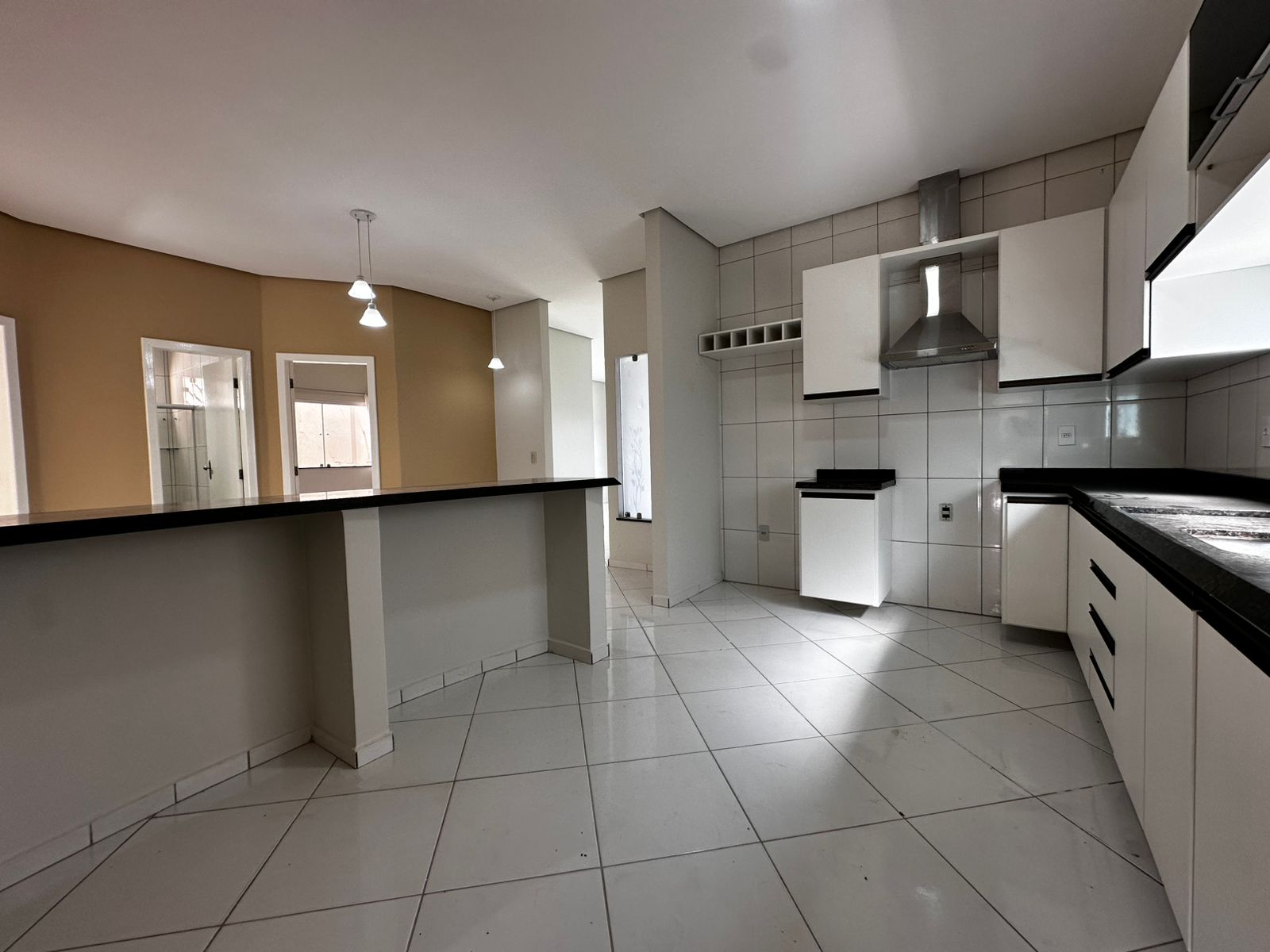 Vende Casa Ampla no bairro Dinah Borges 