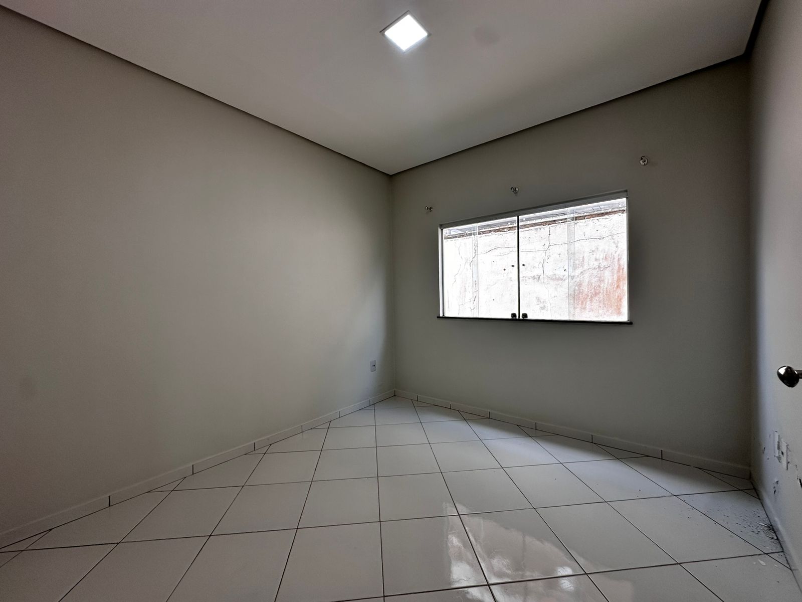 Vende Casa Ampla no bairro Dinah Borges 