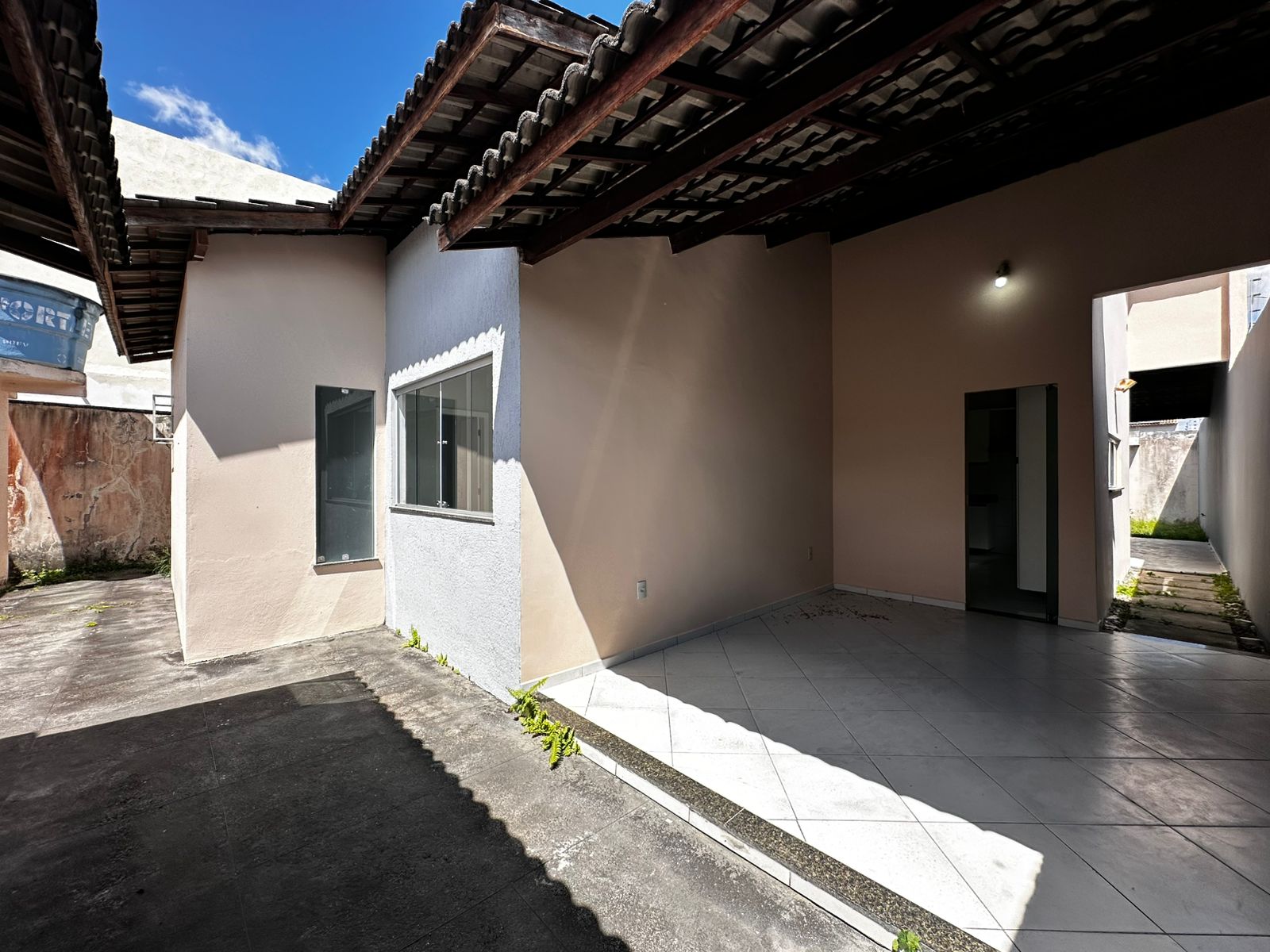 Vende Casa Ampla no bairro Dinah Borges 