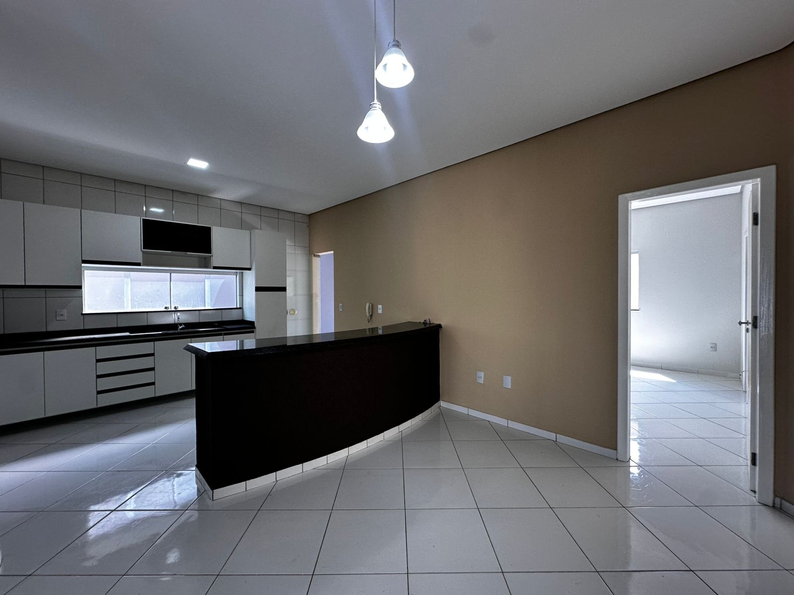 Vende Casa Ampla no bairro Dinah Borges 