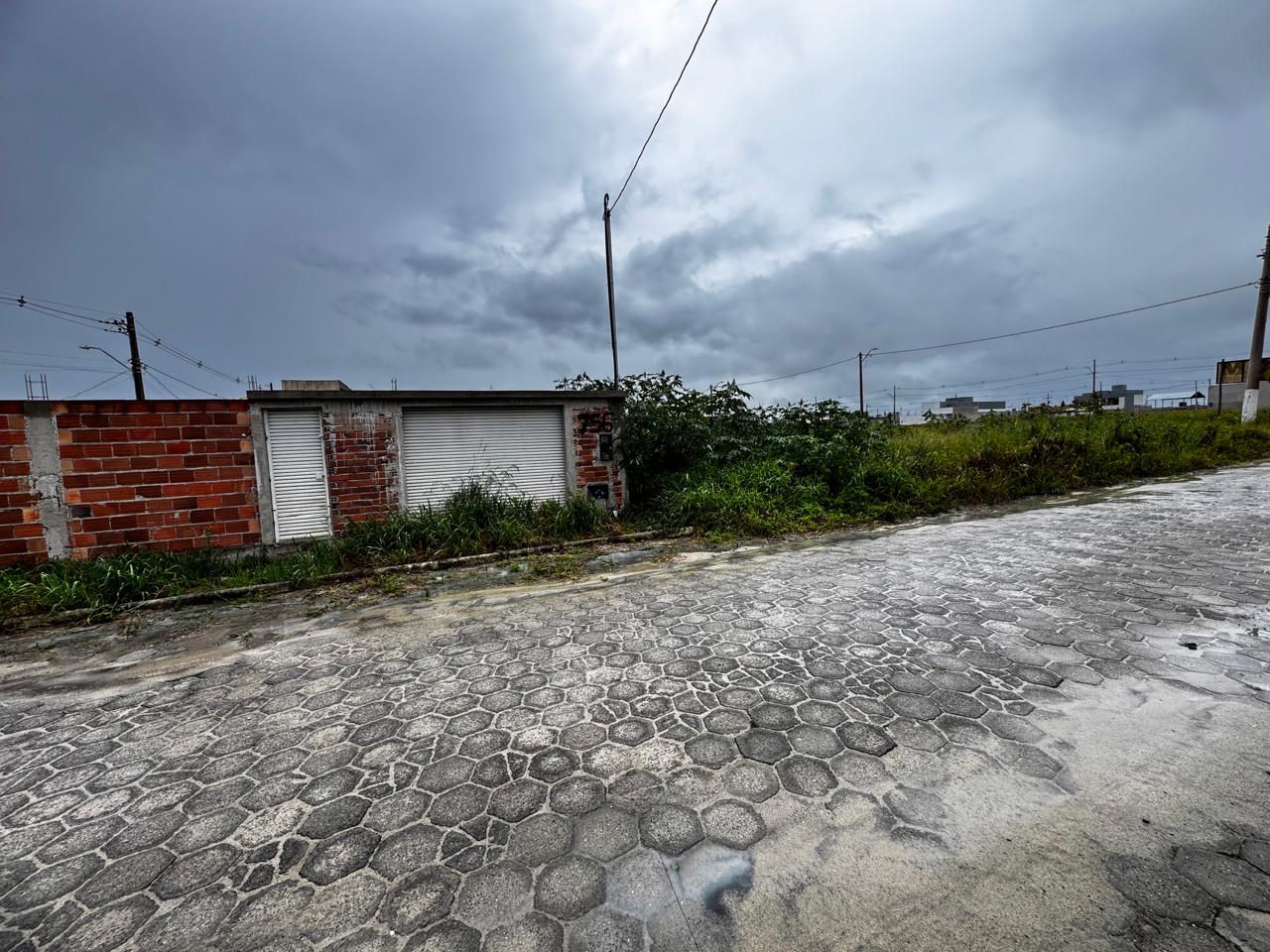 Vende terreno no Bairro Jardim América III Eunápolis. 