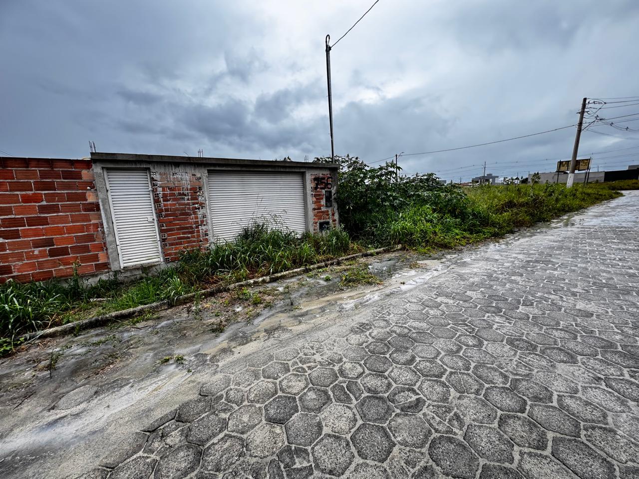 Vende terreno no Bairro Jardim América III Eunápolis. 