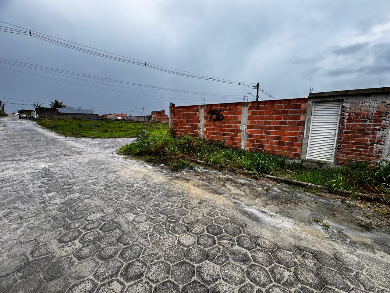 Vende terreno no Bairro Jardim América III Eunápolis. 