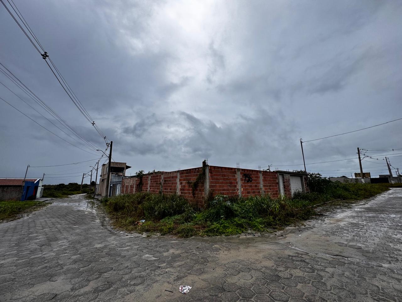 Vende terreno no Bairro Jardim América III Eunápolis. 