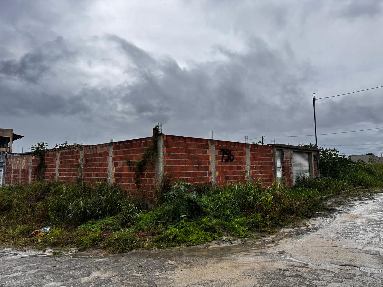 Vende terreno no Bairro Jardim América III Eunápolis. 