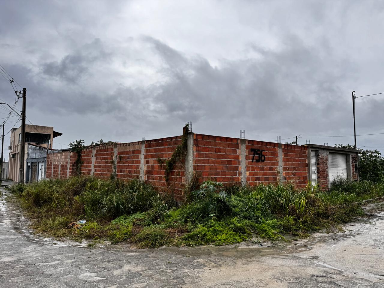 Vende terreno no Bairro Jardim América III Eunápolis. 