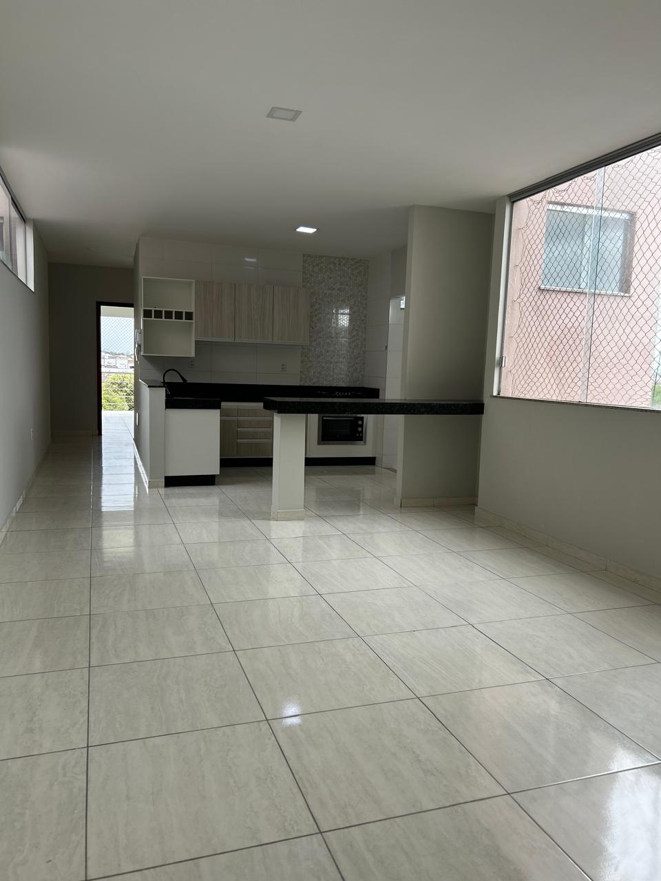 Aluga Apartamento Amplo no Centro (3º Andar)
