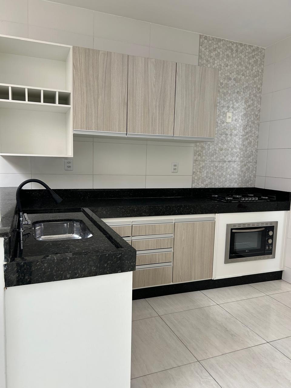 Aluga Apartamento Amplo no Centro (3º Andar)