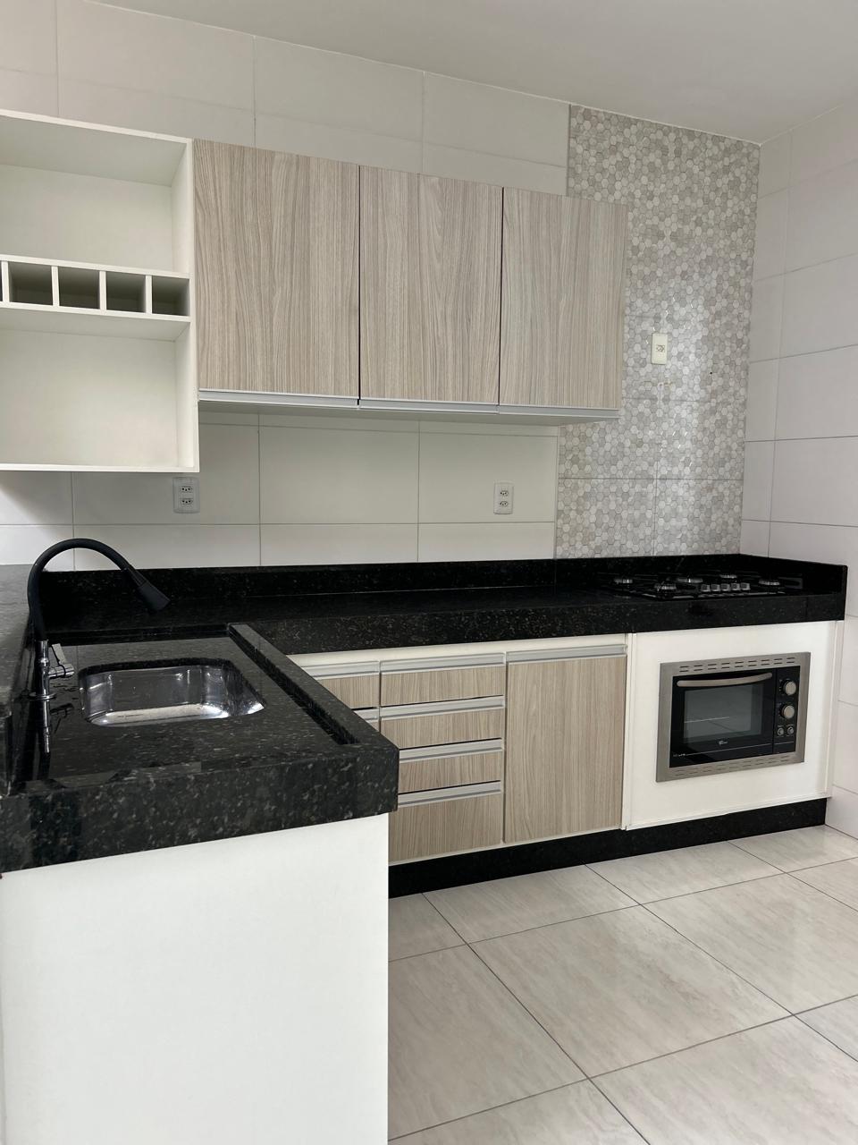Aluga Apartamento Amplo no Centro (3º Andar)