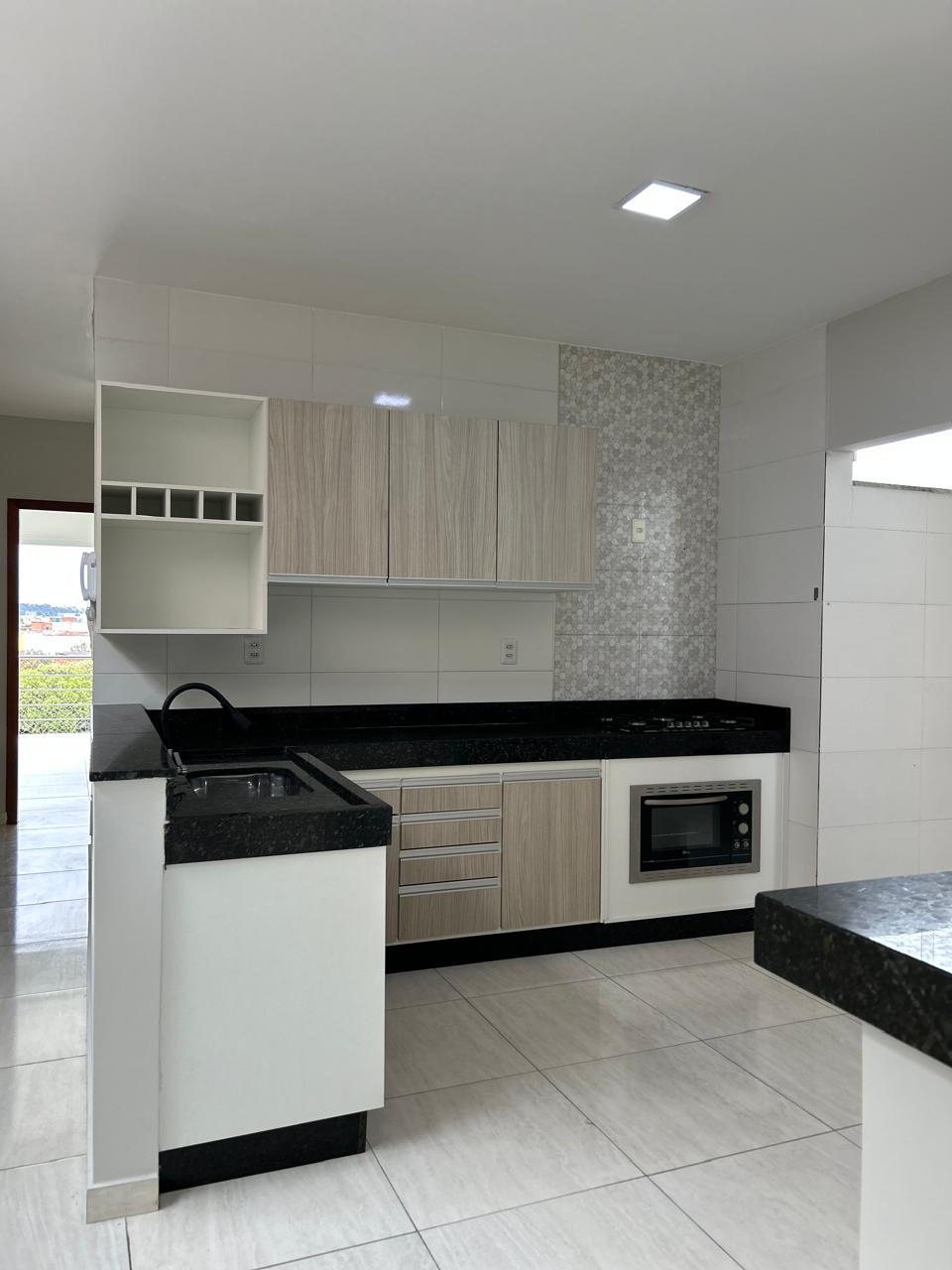 Aluga Apartamento Amplo no Centro (3º Andar)
