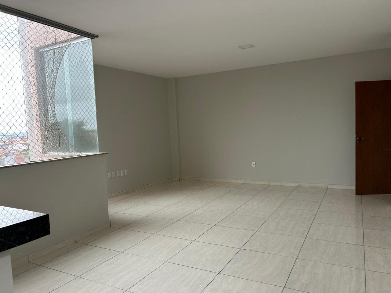 Aluga Apartamento Amplo no Centro (3º Andar)