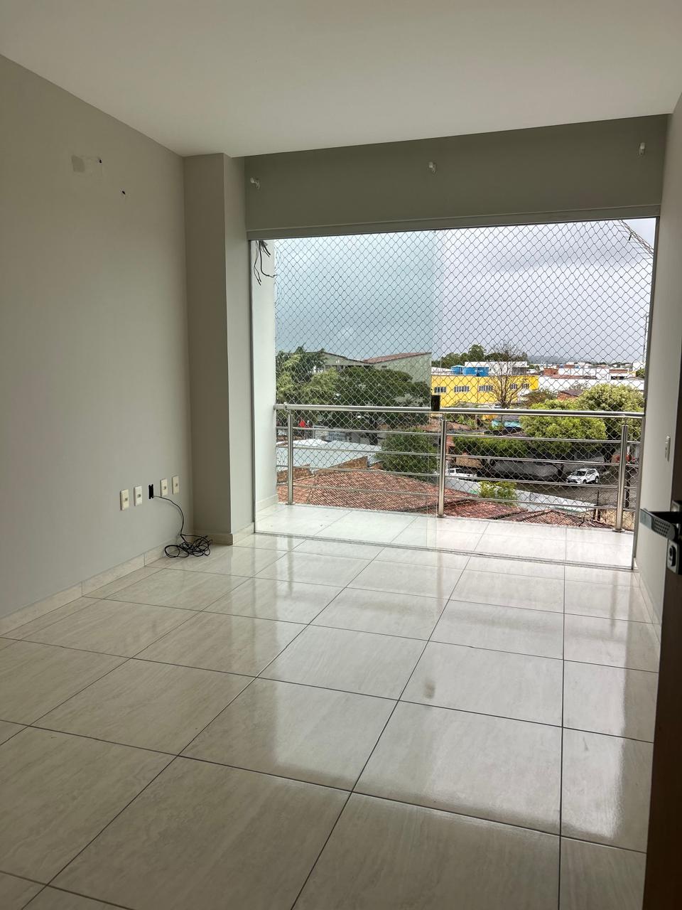 Aluga Apartamento Amplo no Centro (3º Andar)
