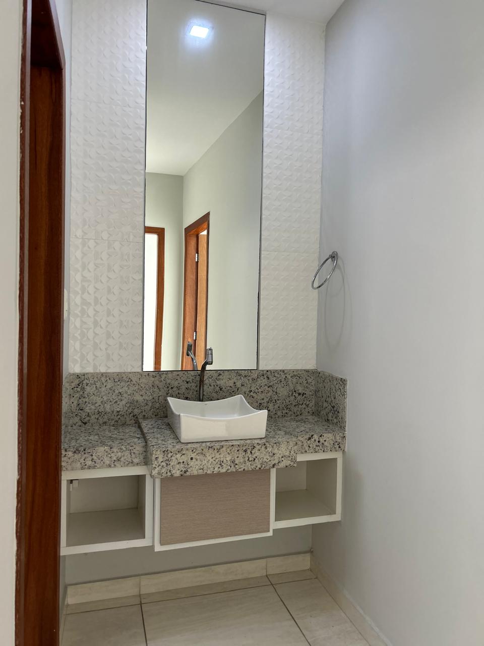 Aluga Apartamento Amplo no Centro (3º Andar)