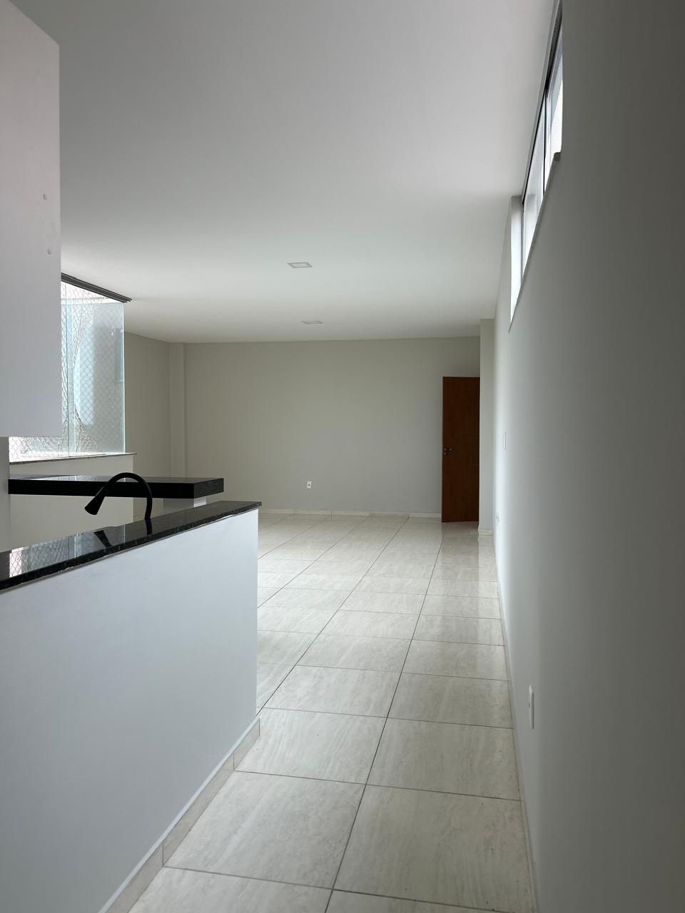 Aluga Apartamento Amplo no Centro (3º Andar)