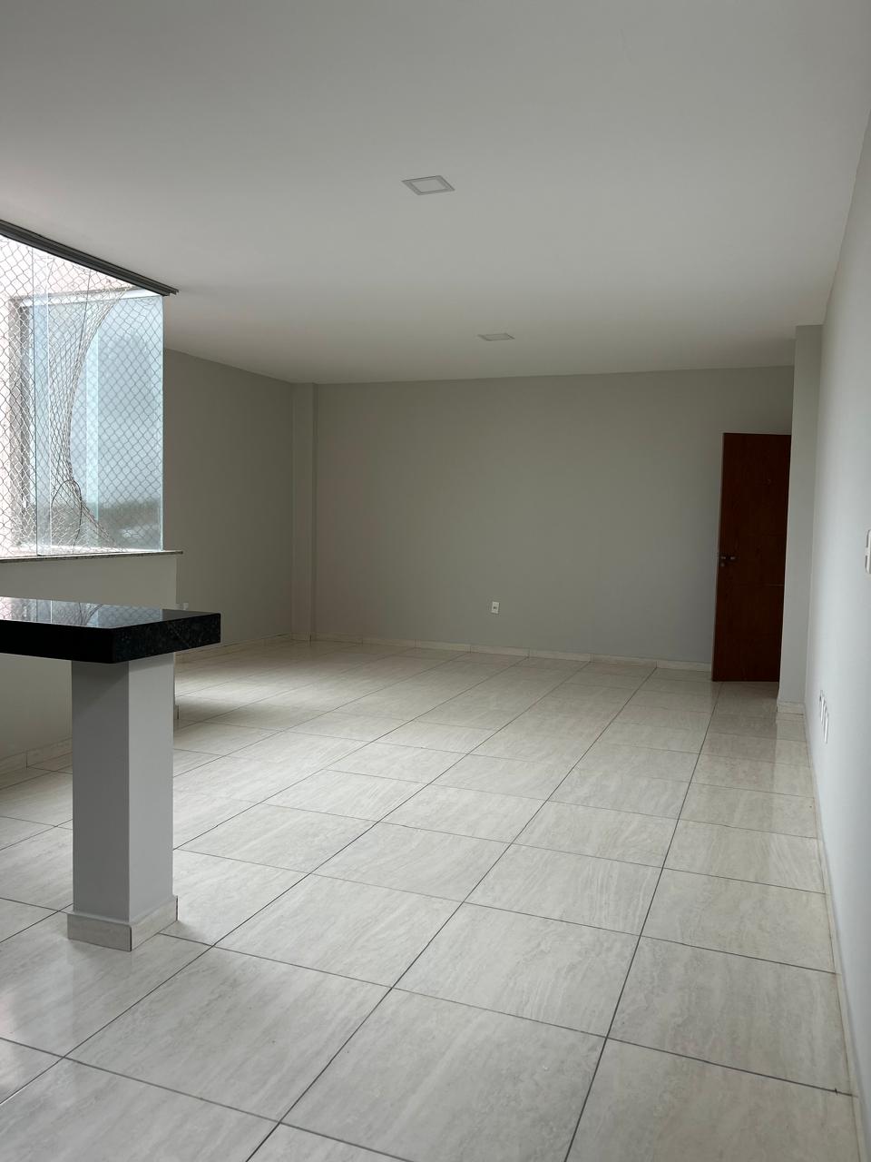 Aluga Apartamento Amplo no Centro (3º Andar)