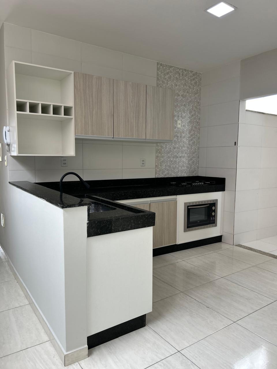 Aluga Apartamento Amplo no Centro (3º Andar)