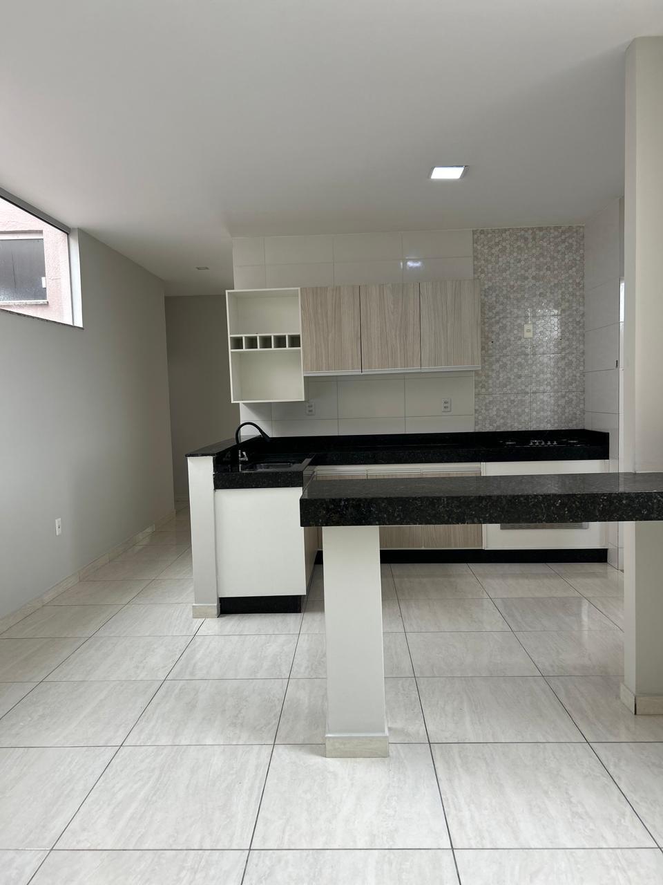 Aluga Apartamento Amplo no Centro (3º Andar)