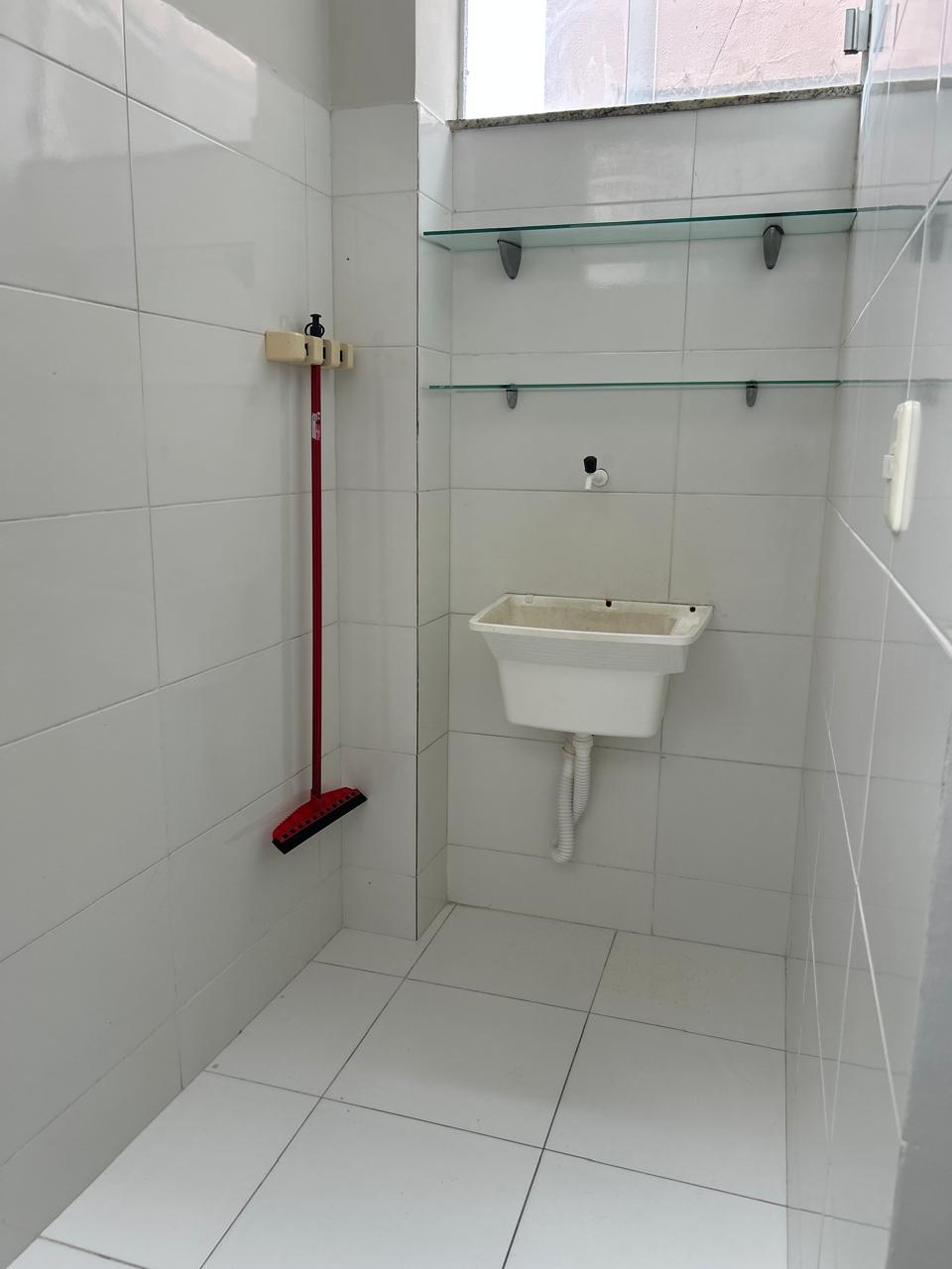 Aluga Apartamento Amplo no Centro (3º Andar)