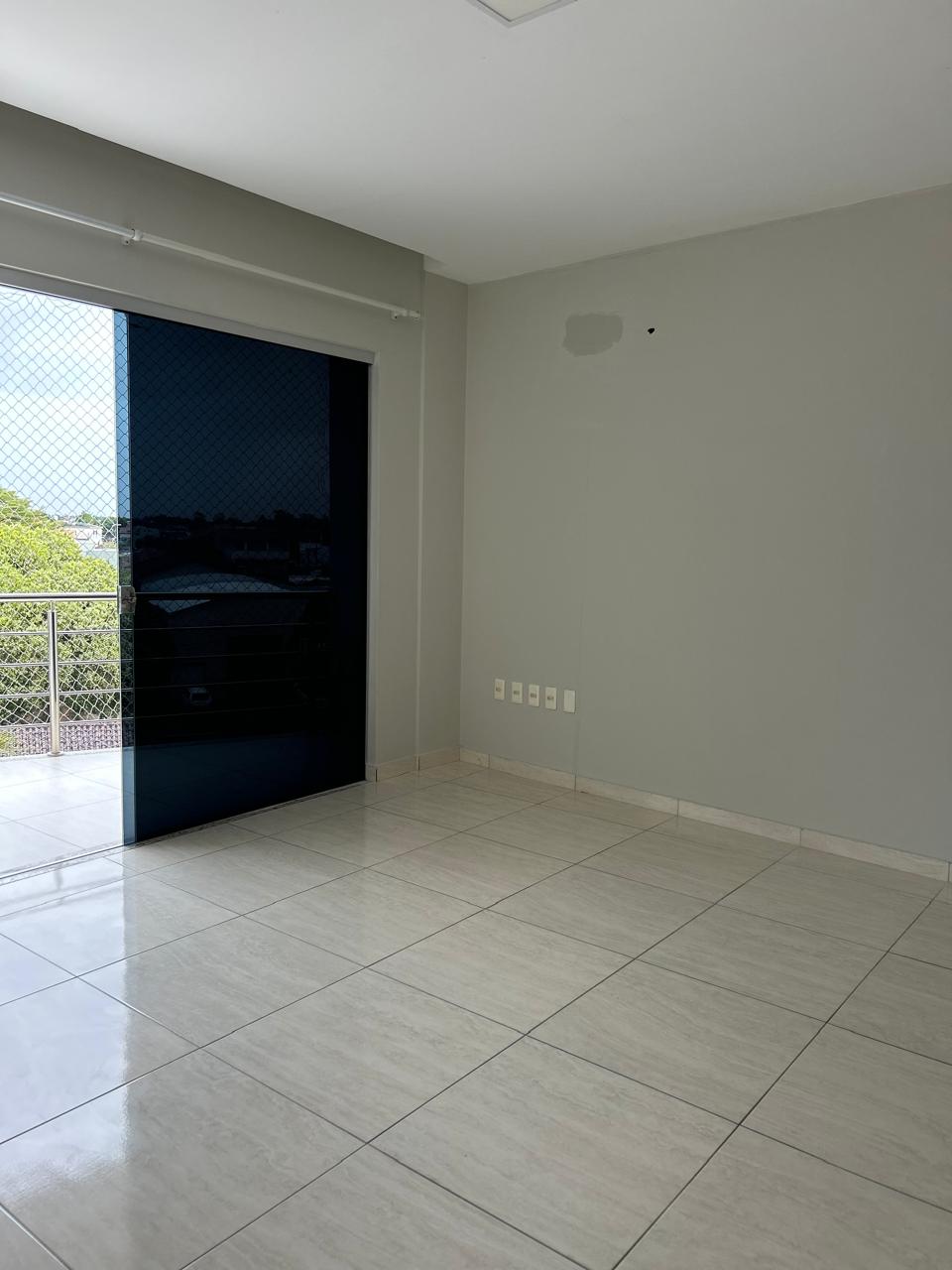 Aluga Apartamento Amplo no Centro (3º Andar)