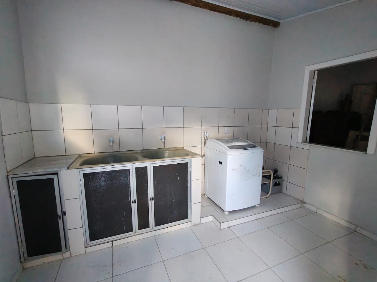 Aluga Casa Semi-Mobiliada no Bairro Centauro