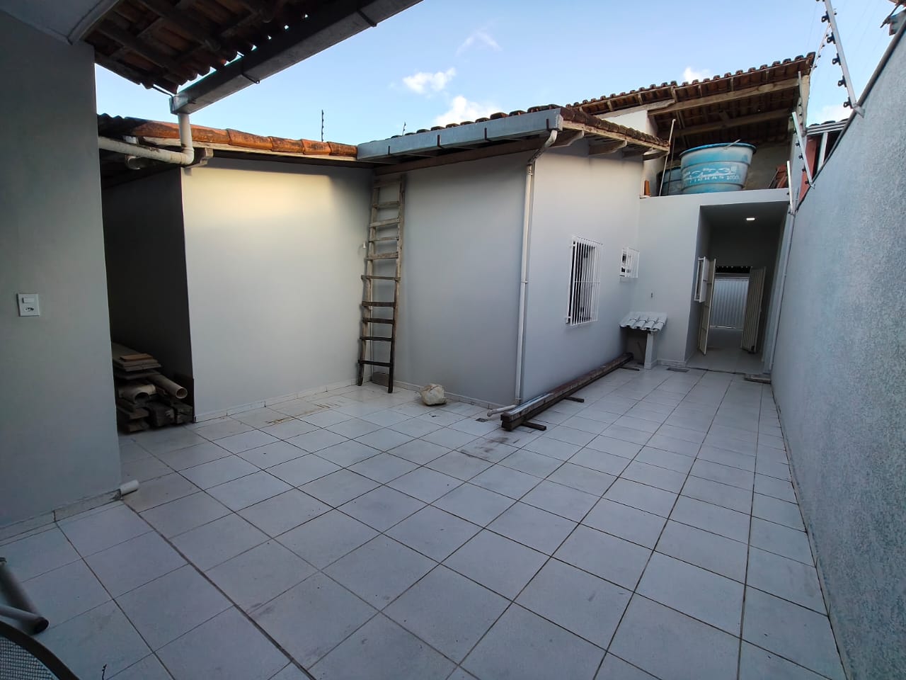 Aluga Casa Semi-Mobiliada no Bairro Centauro