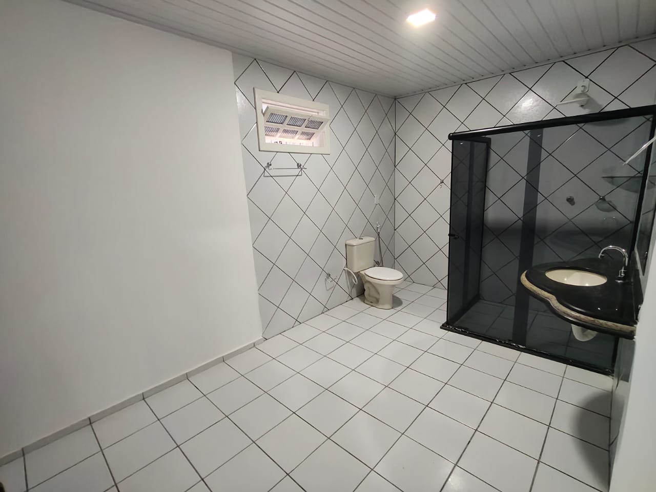 Aluga Casa Semi-Mobiliada no Bairro Centauro
