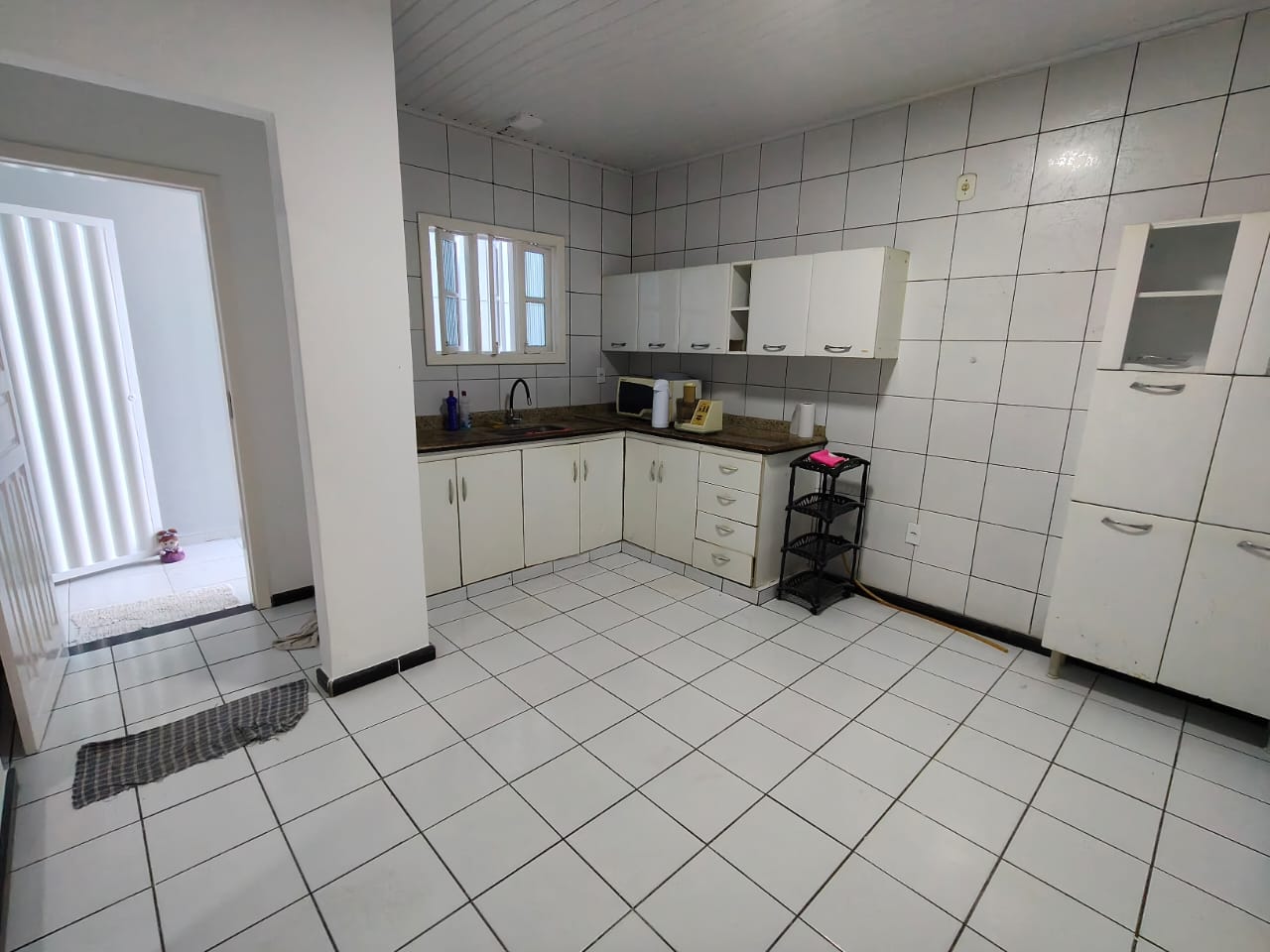 Aluga Casa Semi-Mobiliada no Bairro Centauro