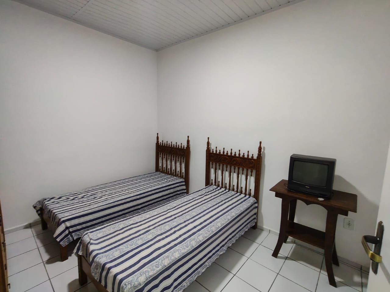 Aluga Casa Semi-Mobiliada no Bairro Centauro