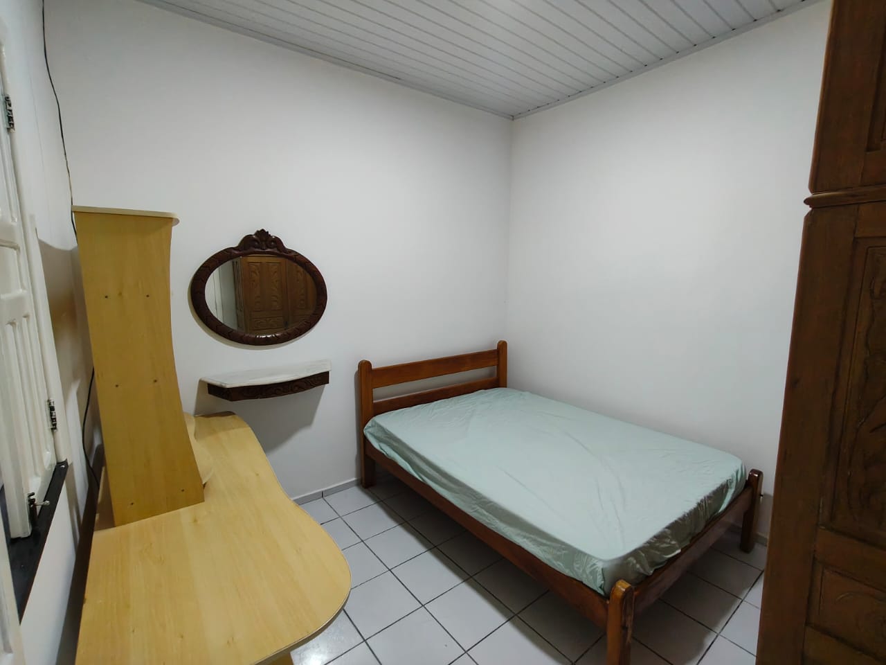 Aluga Casa Semi-Mobiliada no Bairro Centauro