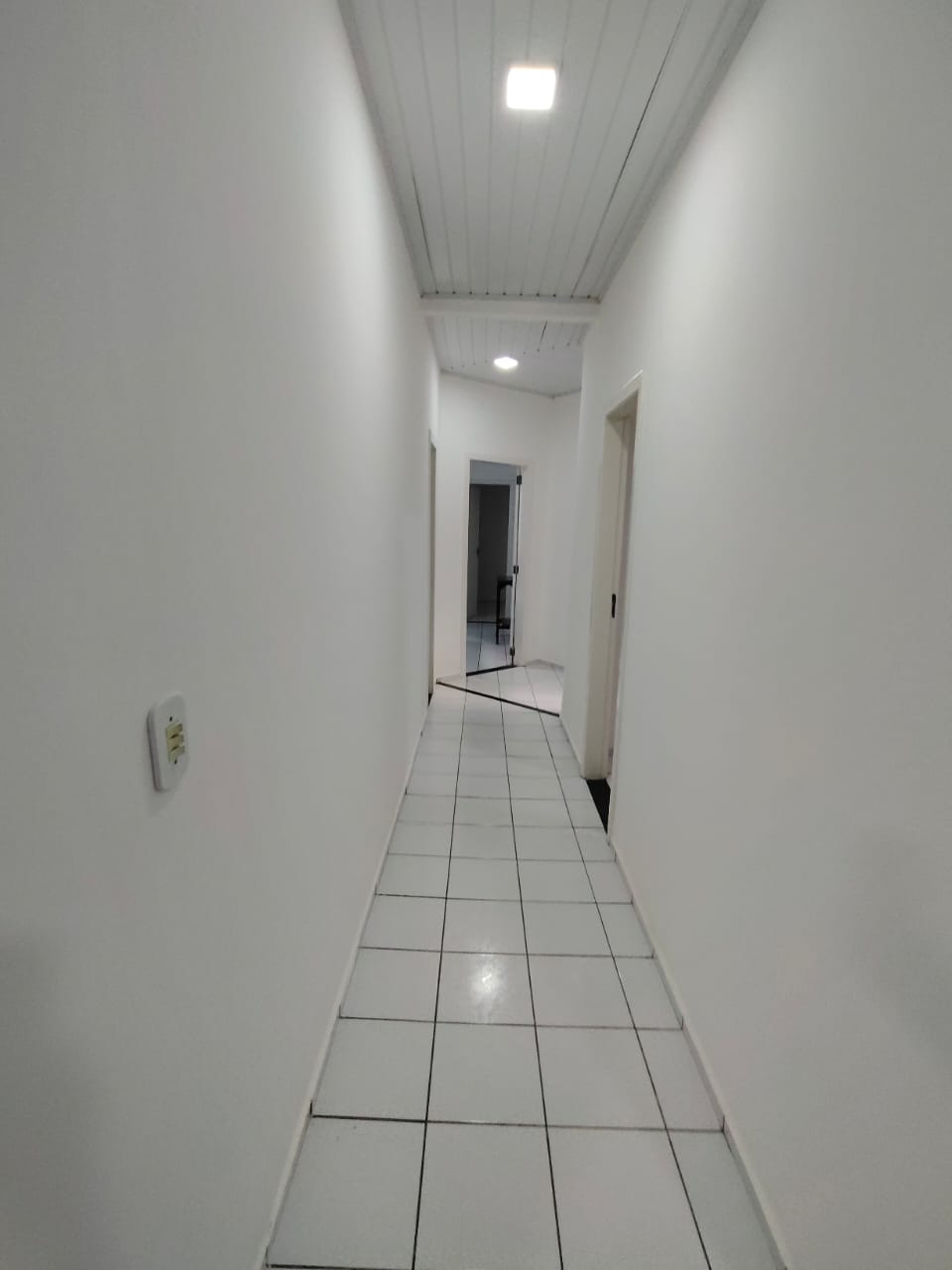Aluga Casa Semi-Mobiliada no Bairro Centauro