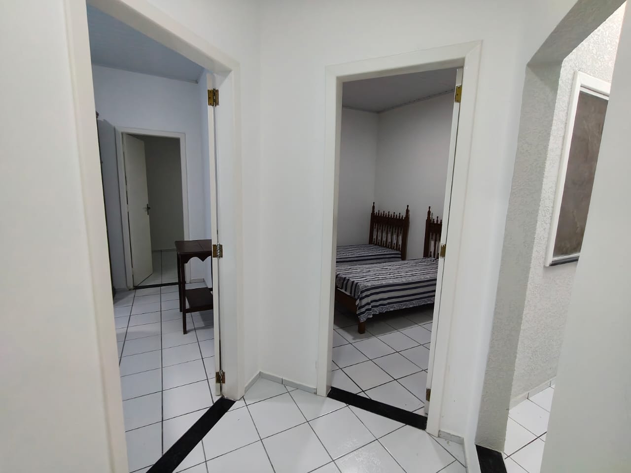 Aluga Casa Semi-Mobiliada no Bairro Centauro