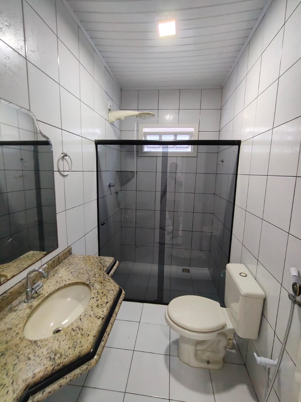 Aluga Casa Semi-Mobiliada no Bairro Centauro