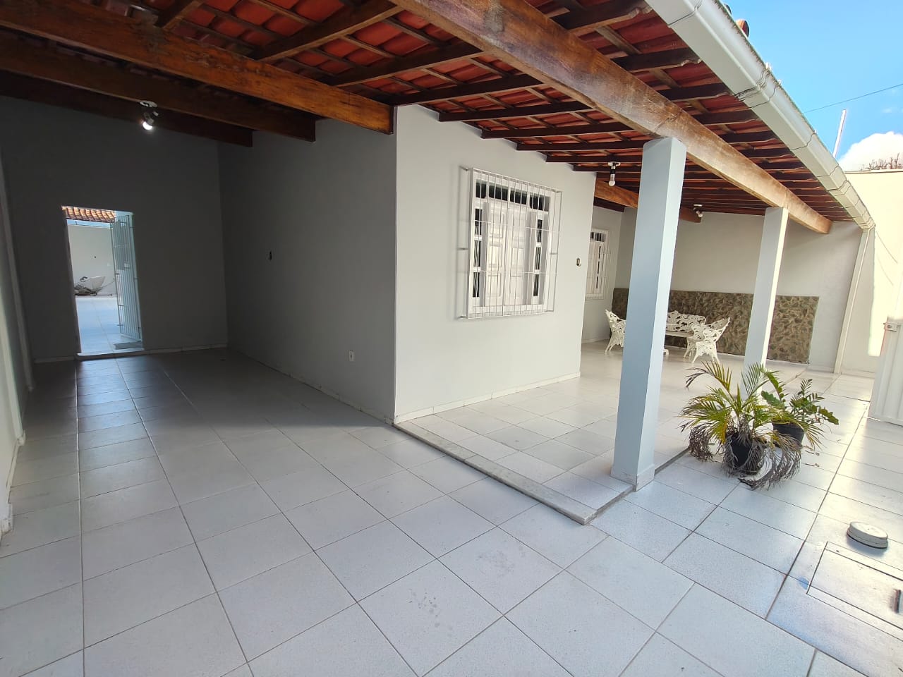 Aluga Casa Semi-Mobiliada no Bairro Centauro